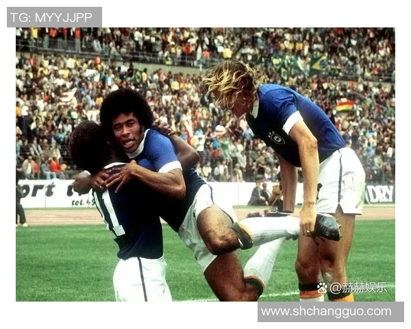 深度解析世界顶级足球球星的独特技艺与赛场表现