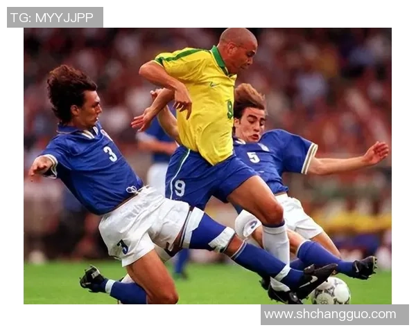 美洲足球天王盘点：揭秘十大顶级球星及其传奇成就