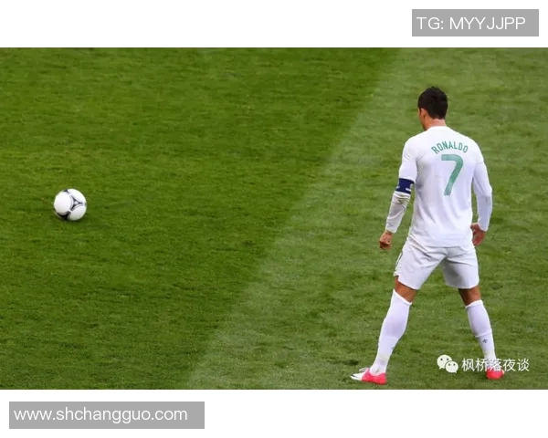 足球场上的绝技大师：那些技惊四座的传奇球星与他们的精彩瞬间