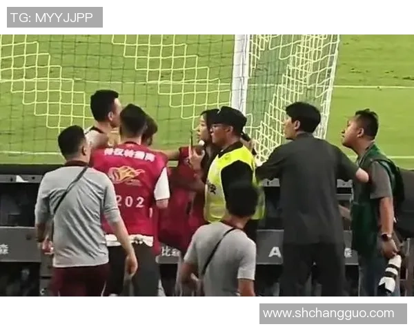 中国足球球星人品大比拼 谁是球场内外的真正榜样 中国足球球星人品大比拼 谁是球场内外的真正榜样