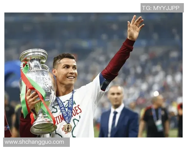 球迷视角下绿茵传奇巨星风采与激情碰撞全景解读