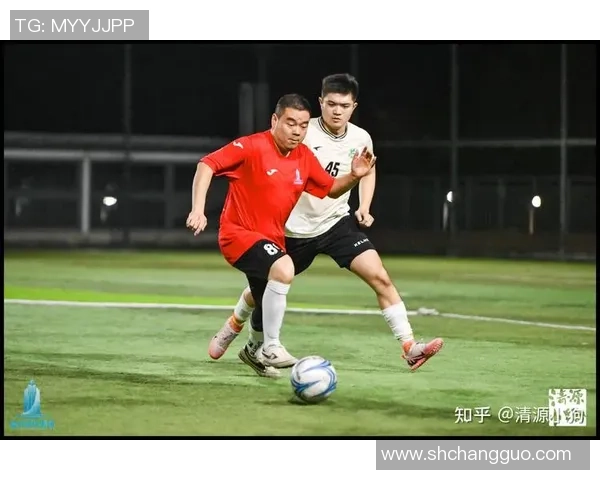 足球技艺与巨星风采融合 展现赛场上无与伦比的魅力与激情